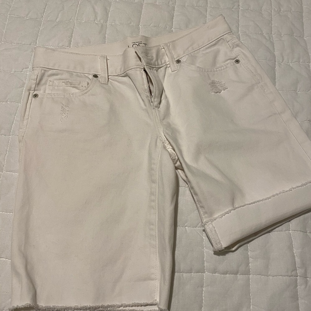 LOFT white jean shorts size 26/2